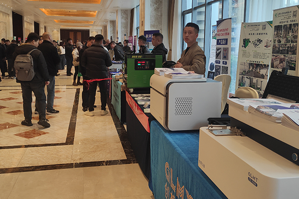 嘉賓參觀展商產(chǎn)品 /cxyq/20250307110436-Fq0l1NTscAlcotbvVDk1UpTMYNqj.jpg